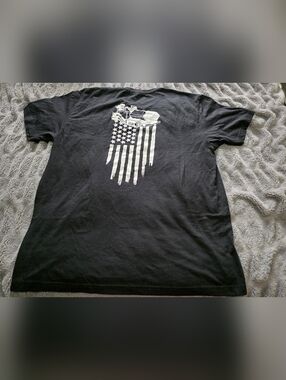 Men's XL Black Graphic T-Shirt with Distressed Flag and Paver Print